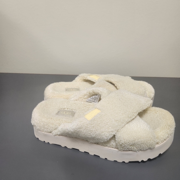 UGG Fuzz Sugar Terry Cross Slides Banana Pudding Sz 7. Excellent Condition - Picture 3 of 11